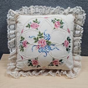 Vintage Candamar Circle of Roses Candlewicking Embroidered Pillow Lace 1990s